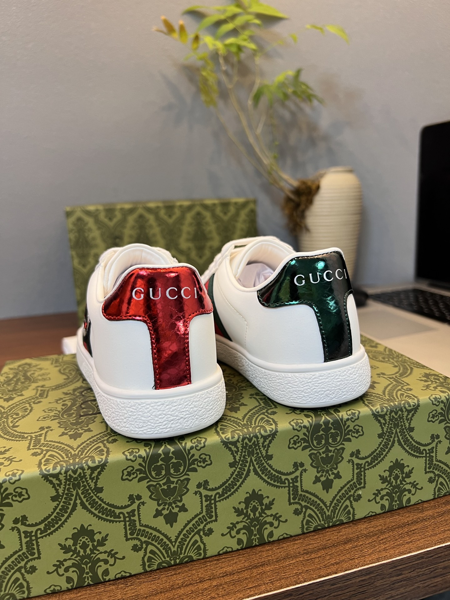 Children's shoes child
